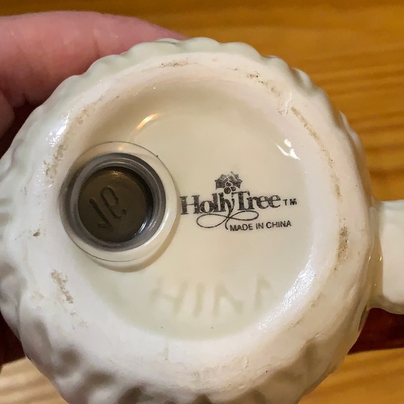 Holly Tree Santa head salt and pepper shakers - Picture 6 of 11